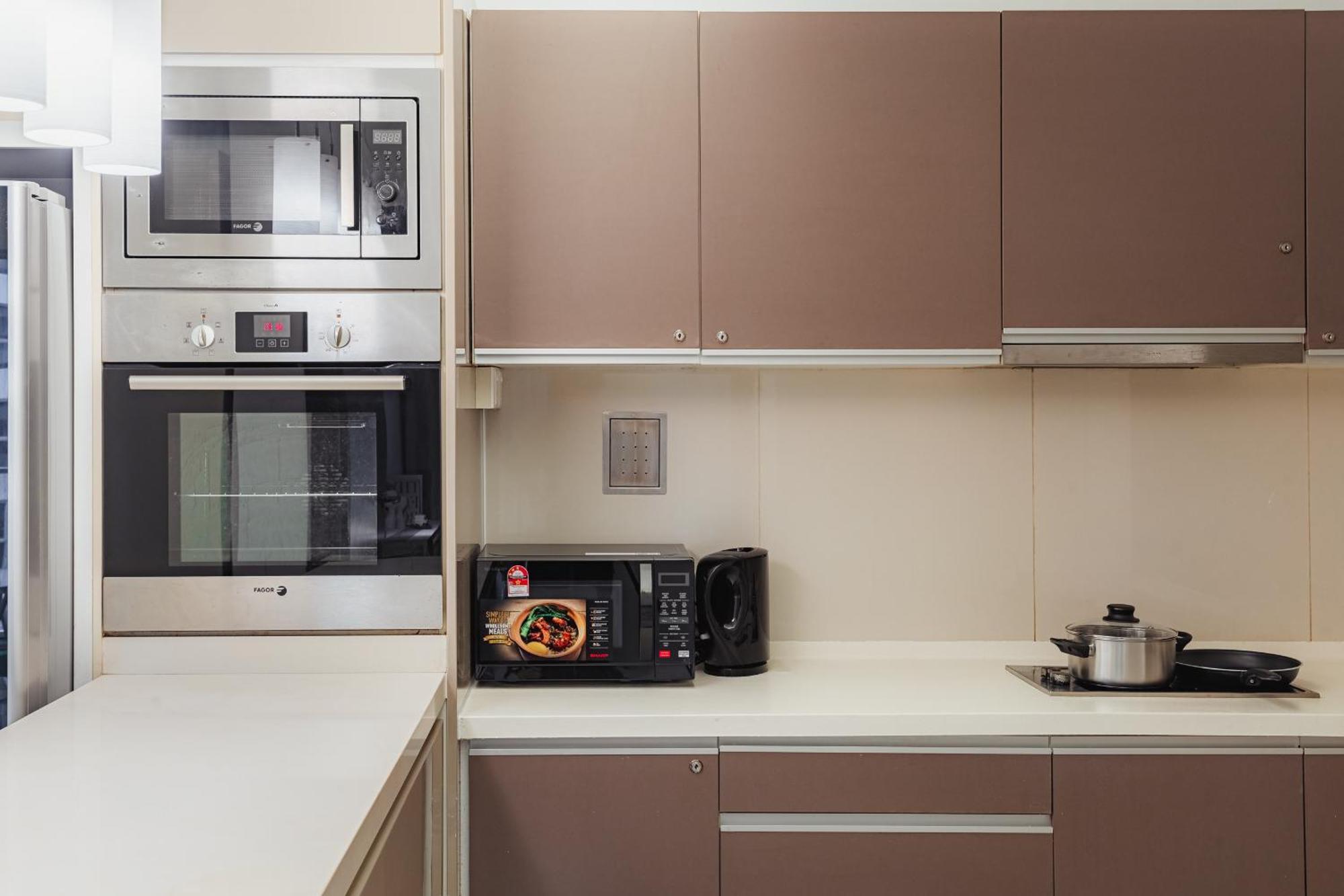 Suites & Residences @ Regalia By Plc Куала Лумпур Екстериор снимка