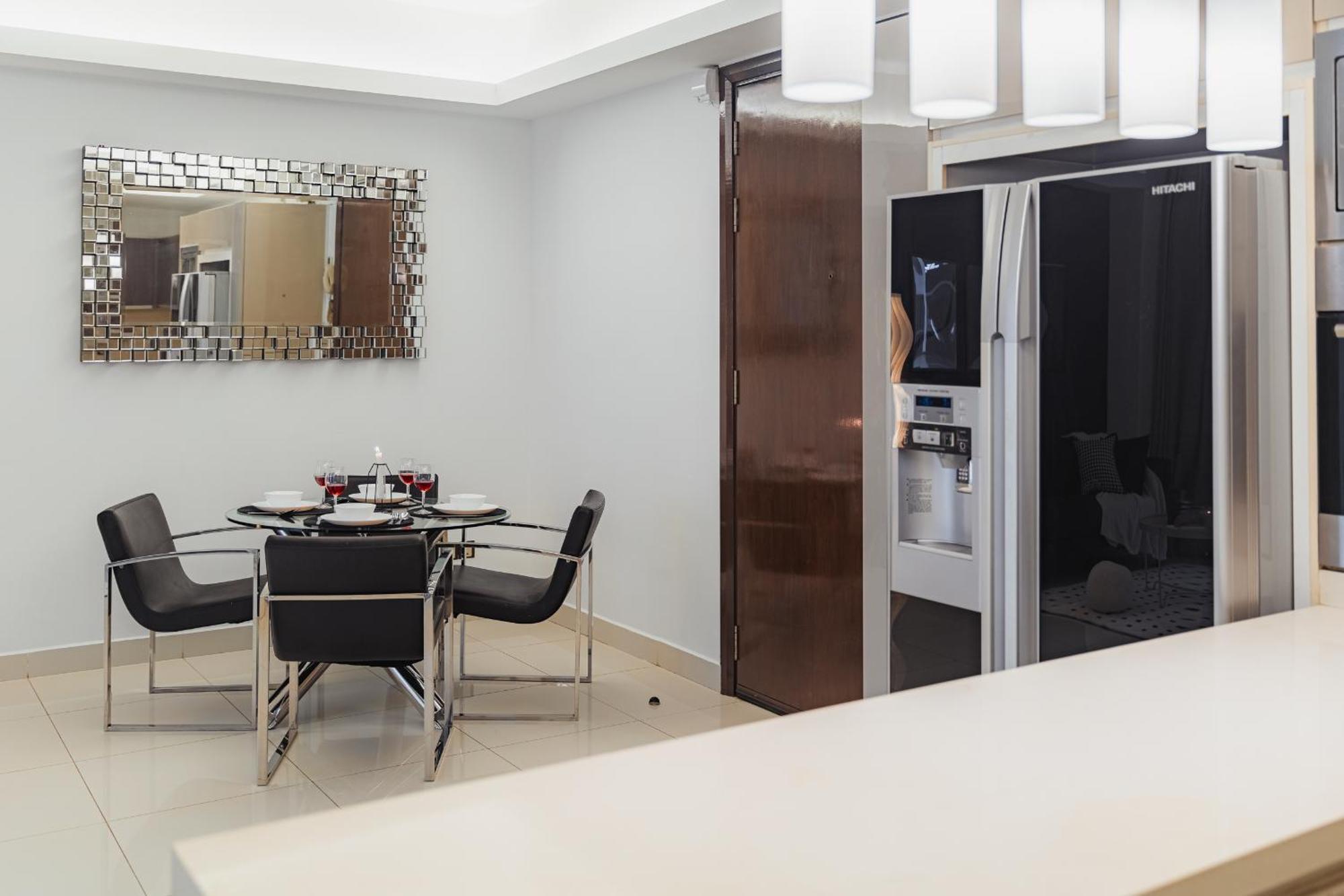 Suites & Residences @ Regalia By Plc Куала Лумпур Екстериор снимка