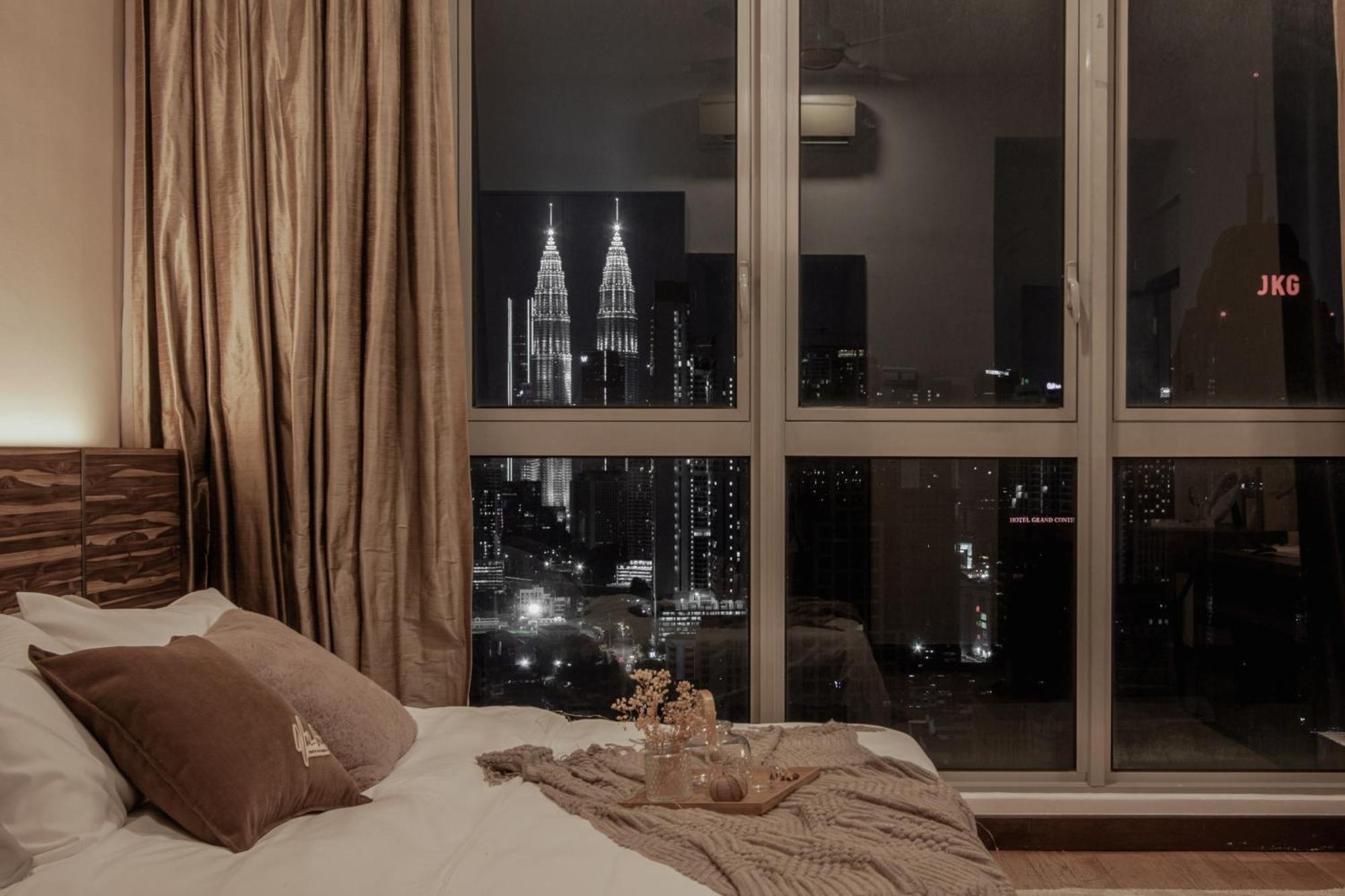 Suites & Residences @ Regalia By Plc Куала Лумпур Екстериор снимка