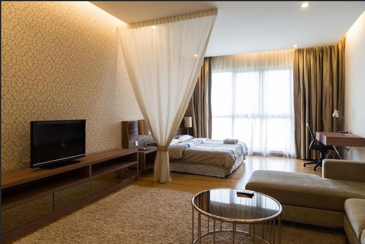 Suites & Residences @ Regalia By Plc Куала Лумпур Екстериор снимка